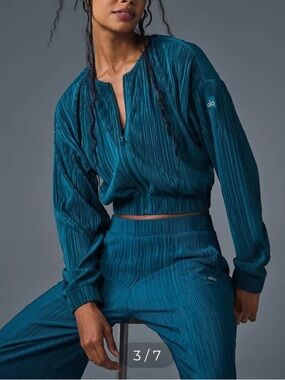 ALO Yoga Teal Striped Track Pants & Cropped Zip Pullover Set